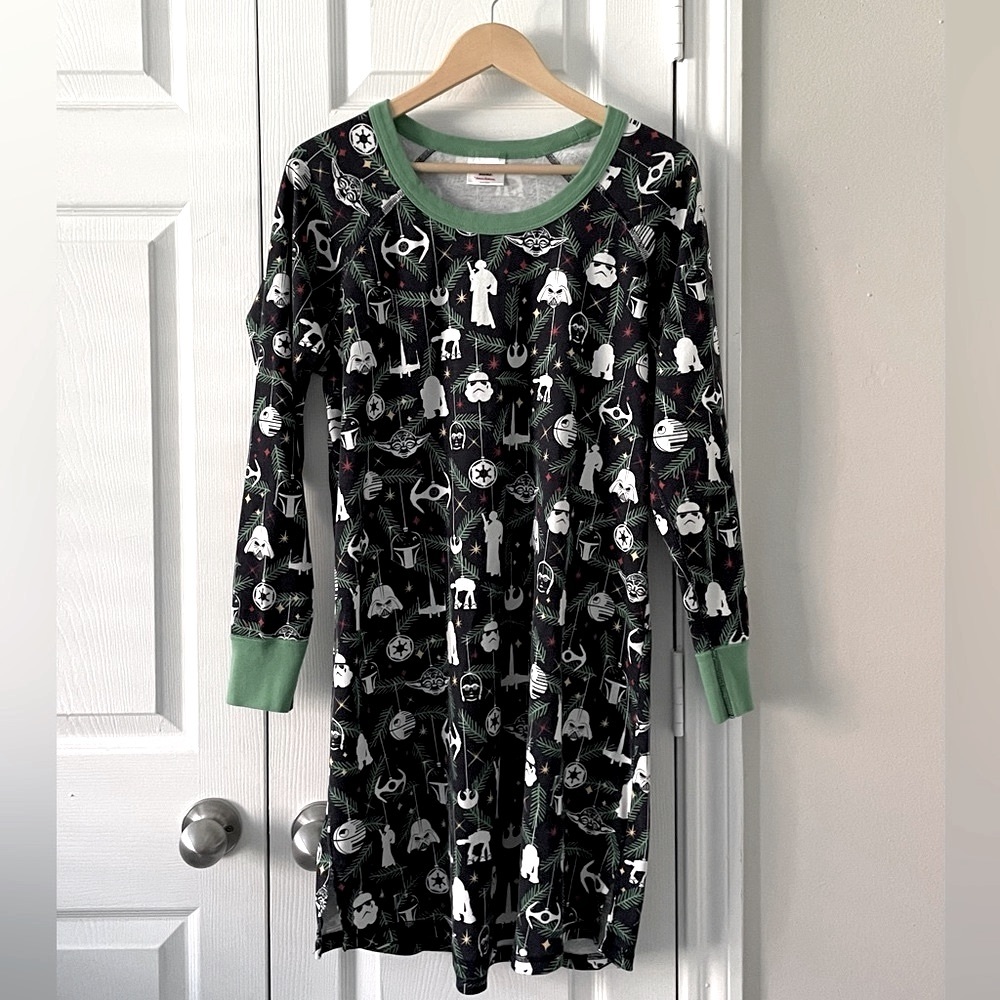 Women's Black and Green Nightgown